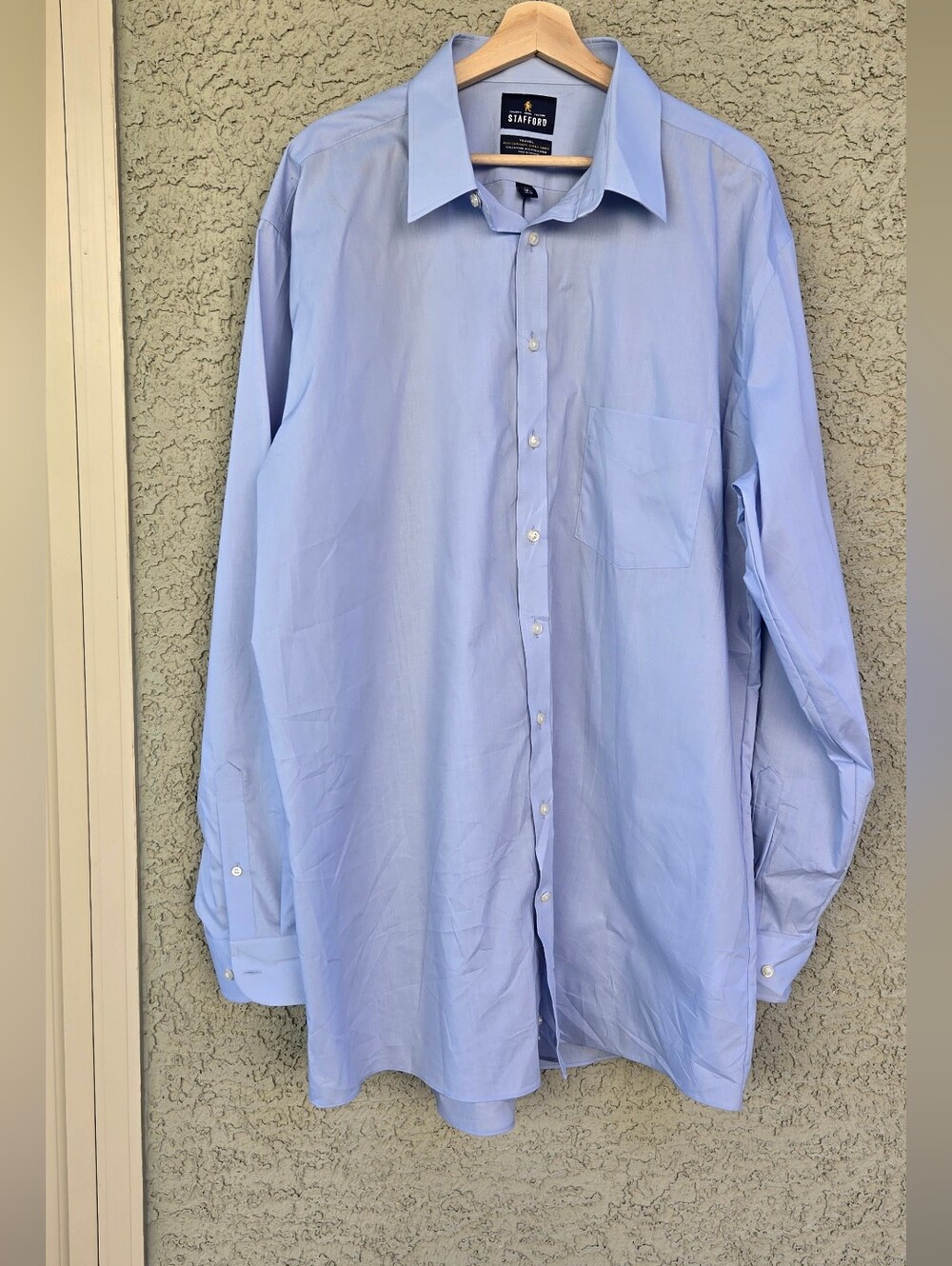 Stafford Travel Men's Light Blue Dress Shirt - Classic Button-Down